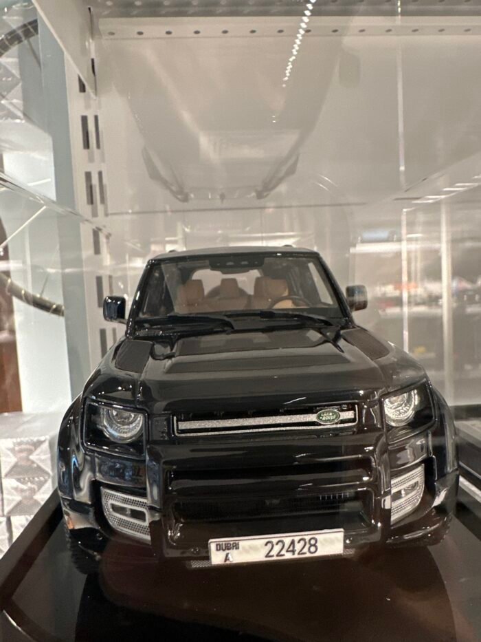 Land Rover Defender 110 Matt Black 1:18