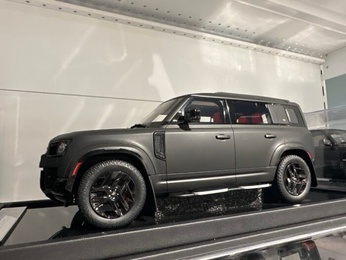 Land Rover Defender 110 Matt Black 1:18 - Image 2