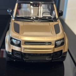 Land Rover Defender 110 Gold 1:18