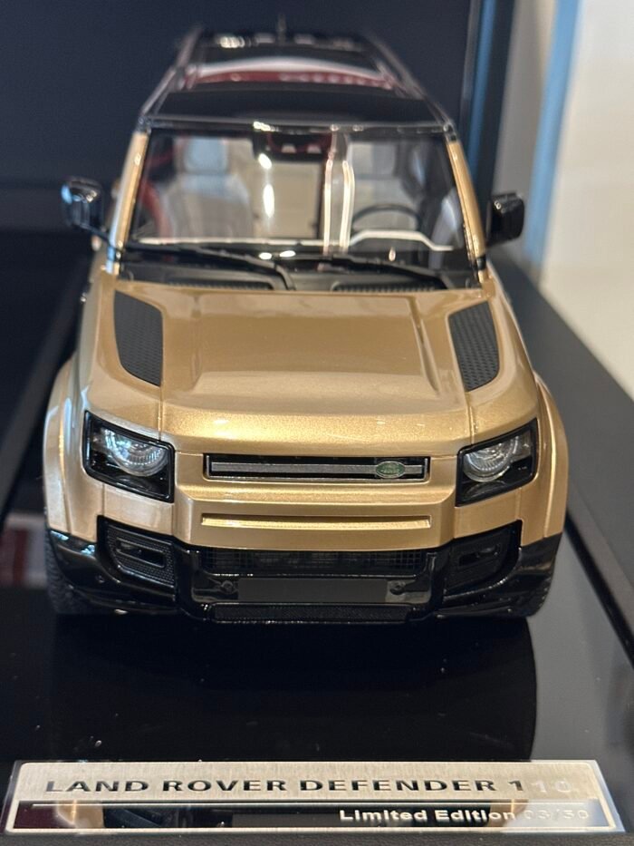Land Rover Defender 110 Gold 1:18