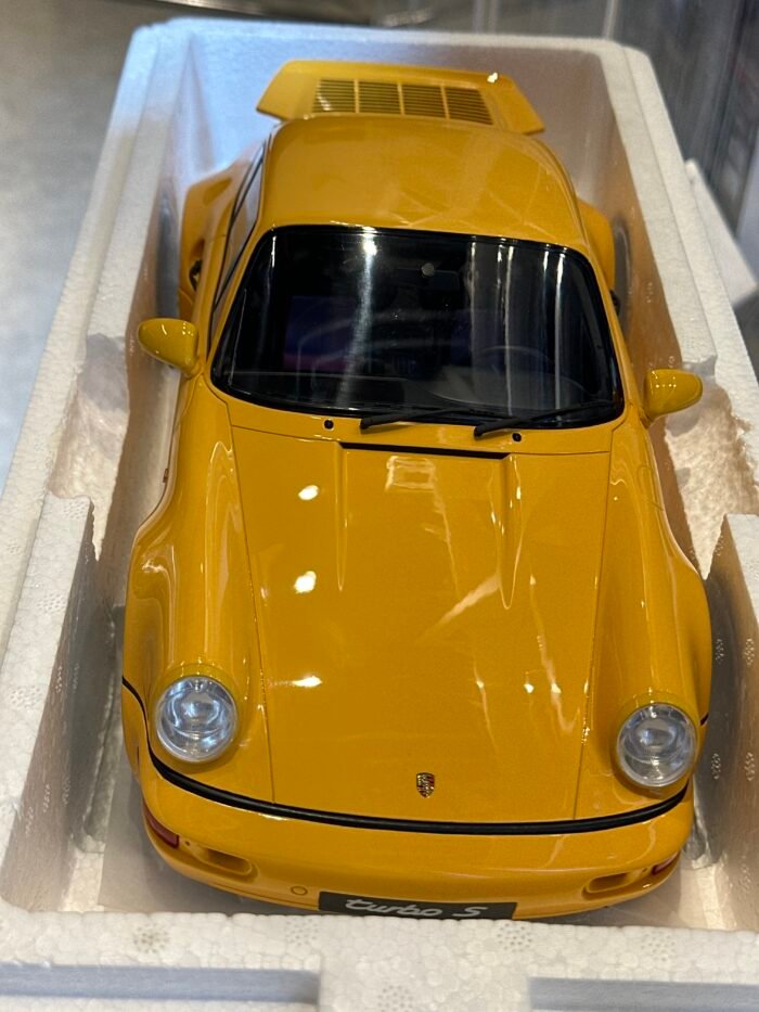 Porsche GT 948 (911) 964 Turbo S 1:12 Yellow
