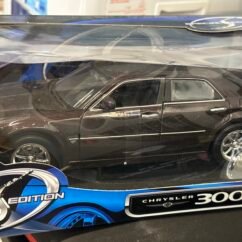 Chrysler 300 Maroon 1:18