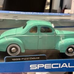 Ford Deluxe 1939 Green 1:18