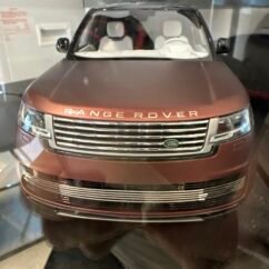 Range Rover 1:18 Bronze Matt