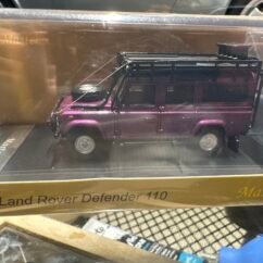 Land Rover Defender 110 Purple 1:64