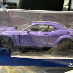 Dodge Challenger R/T Scat Pack Wideboy 1:18 Purple