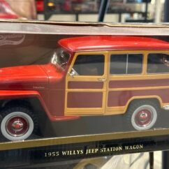 1955 Willys Jeep Station Wagon 1:18 Red