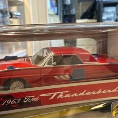 1963 Ford Thunderbird 1:18 Red