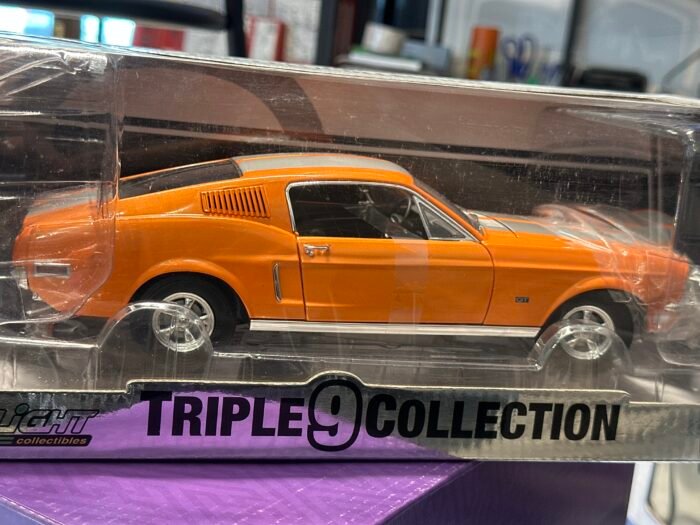 Ford Mustang 1968 Orange 1:18