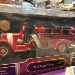 1935 Mack Type 75 BK 1:24 Red