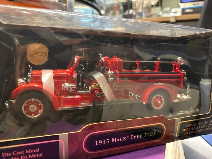 1935 Mack Type 75 BK 1:24 Red