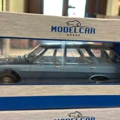Peugeot 504 Break 1:18 Blue