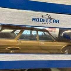 Peugeot 504 Break 1:18 Gold