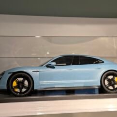 Porsche GT3 RS 1:8 Light Blue