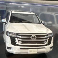 Toyota Land Cruiser Lc300 Zx (White) 1:30