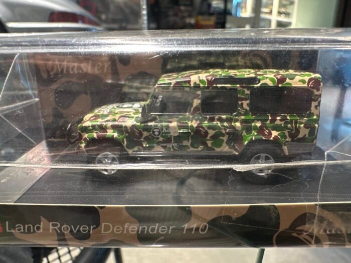 Land Rover Defender 110 Green 1:64