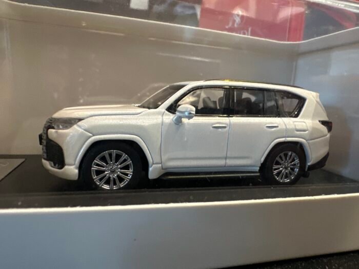 Lexus LX600 White 1:64