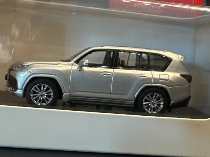 Lexus LX600 Silver 1:64