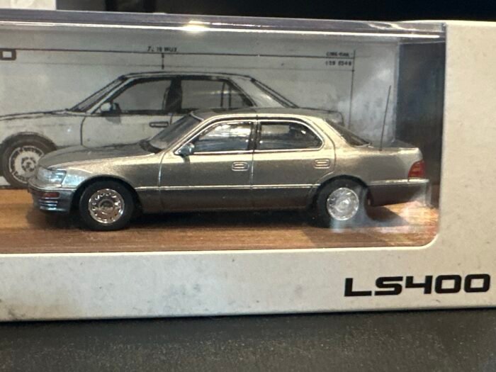 Lexus LS400 Silver 1:64