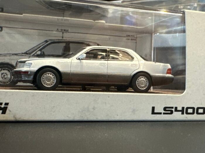 Lexus LS400 White 1:64