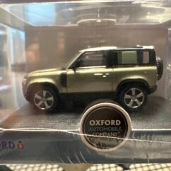 Land Rover Defender 90 Green 1:76
