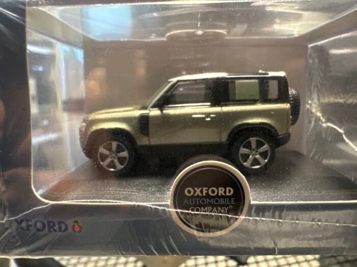 Land Rover Defender 90 Green 1:76