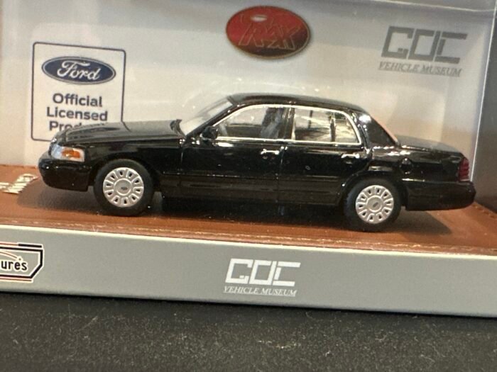 Ford Crown Victoria 1:64 Black