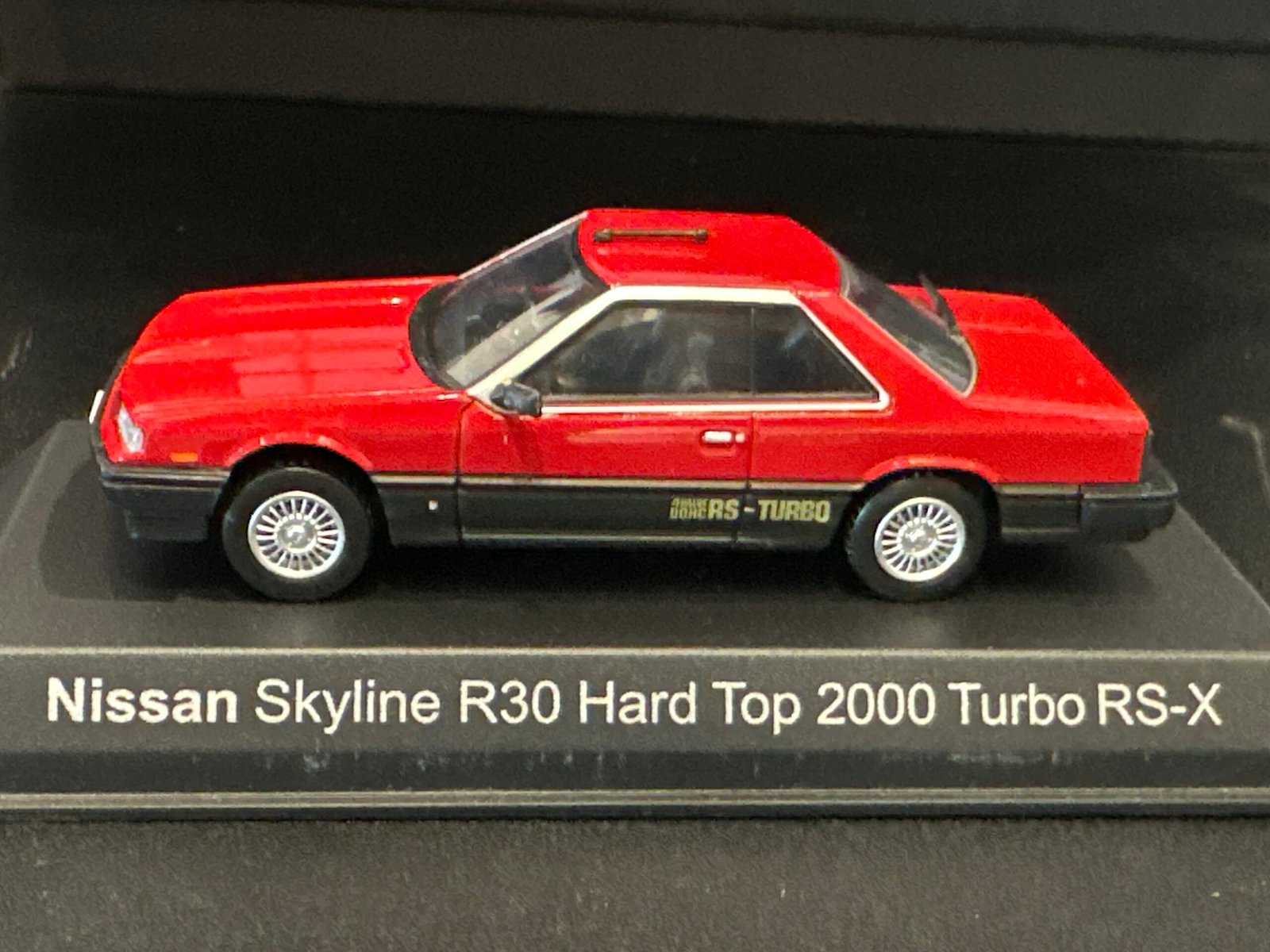 Nissan Skykine R30 Hard Top 2000 Turbo RS-X 1:43 Red - Image 2