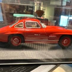 Mercedes Benz 300 sl 1:43 Red