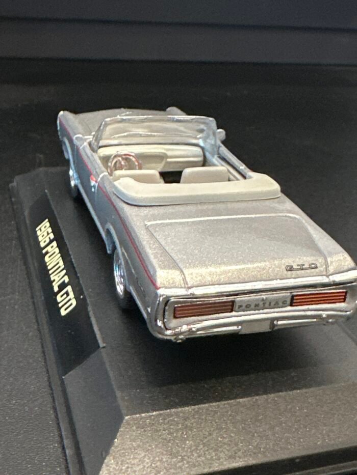 1966 Pontiac GTO 1:43 Silver - Image 2