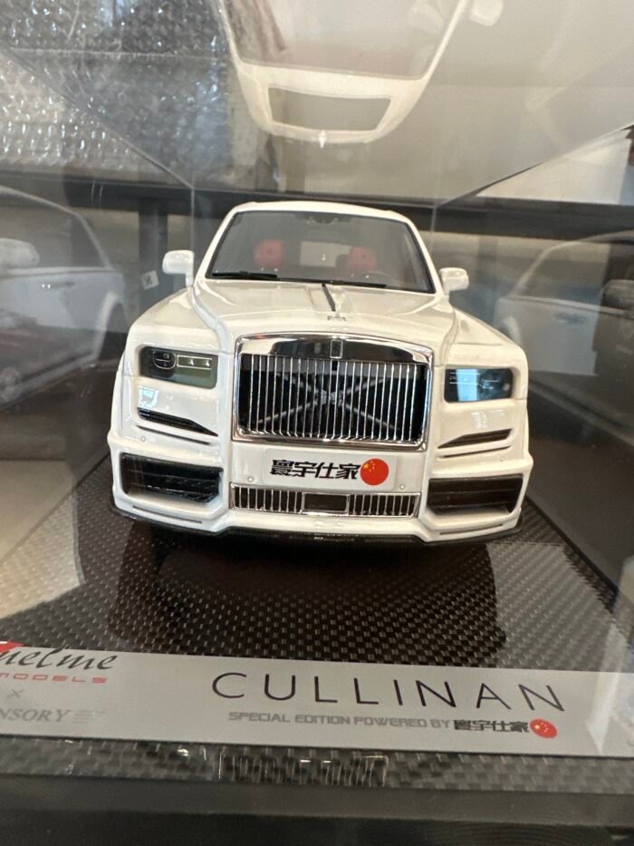 Rolls Royce Cullinan white 1:18