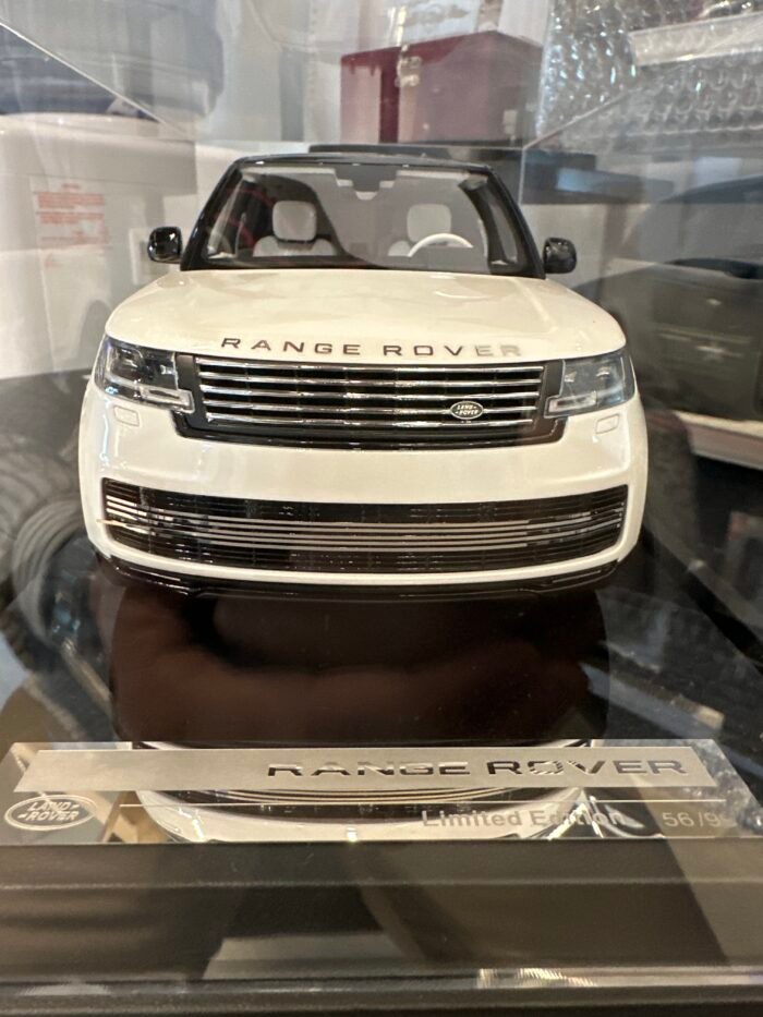 Range Rover 1:18 White