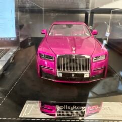 Rolls Royce Ghost 1:18 Pink