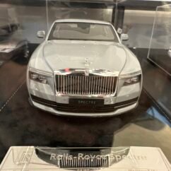Rolls Royce Spectre 1:18 Gray