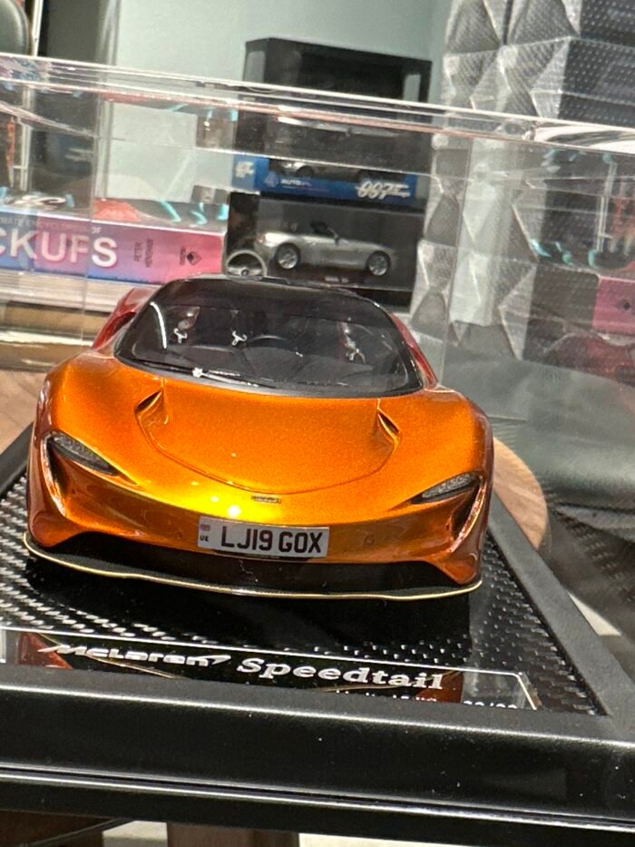 McLaren Speedtail 1:18 Gradual Volcanic Red Decals