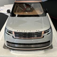 Range Rover 1:18 Silver