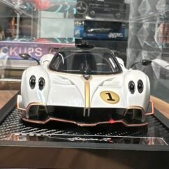 Pagani Huayra R 1:18 White
