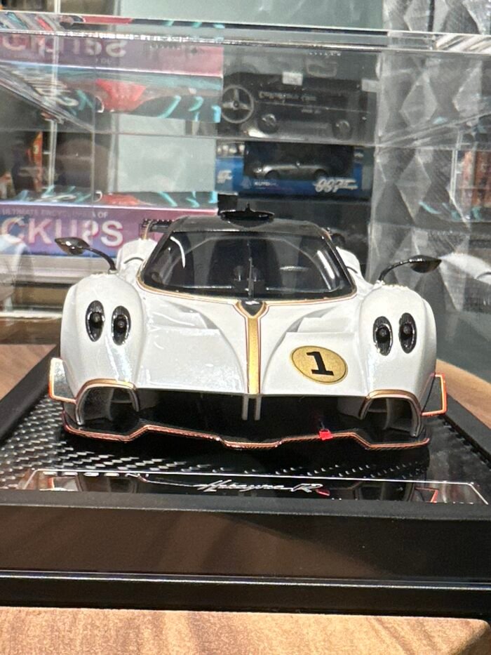 Pagani Huayra R 1:18 White