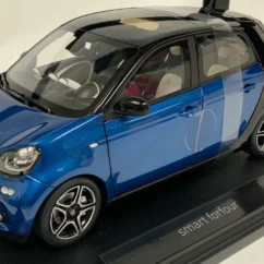 Smart Forfour 2015 Black & Blue 1:18