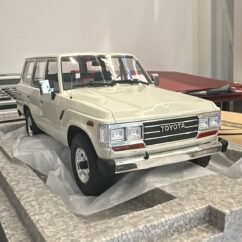 Toyota Land Cruiser 1987 J60 White 1:18