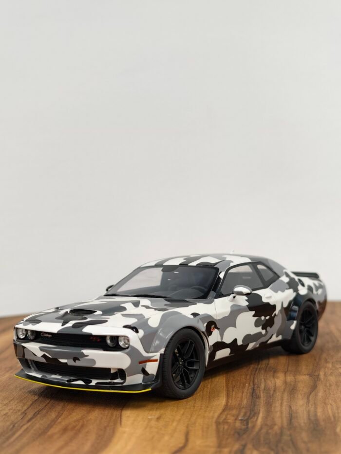 Dodge Challenger Camo 1:18