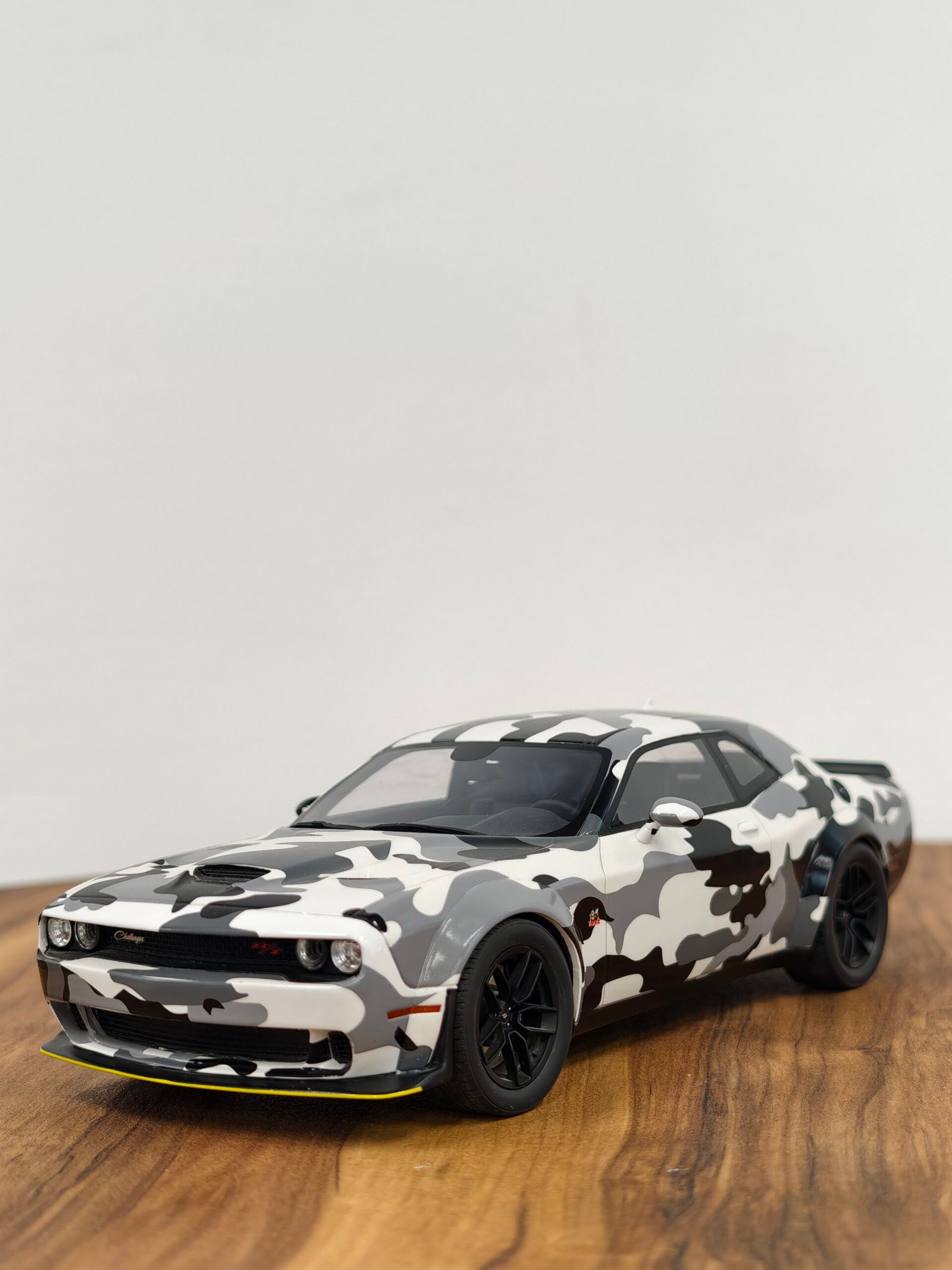 Dodge Challenger Camo 1:18
