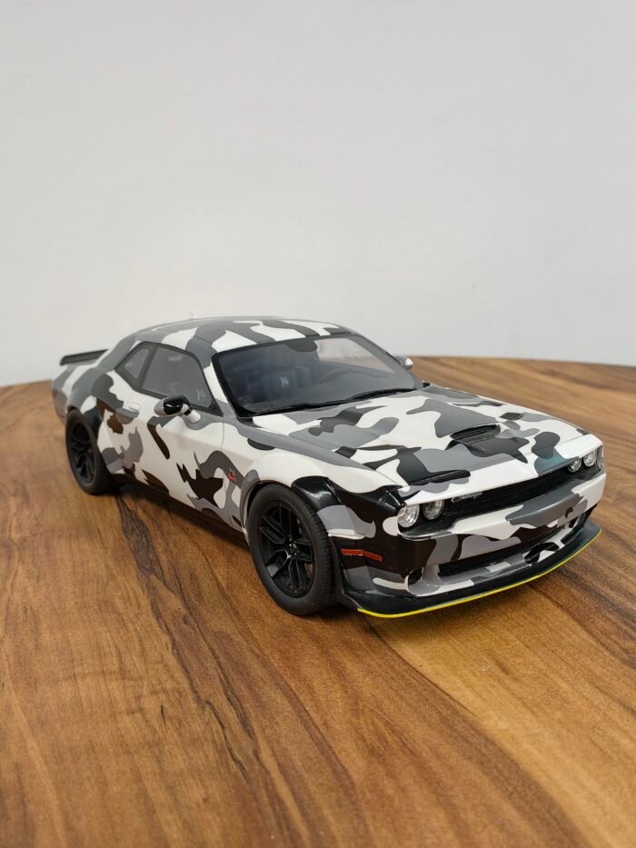 Dodge Challenger Camo 1:18 - Image 3