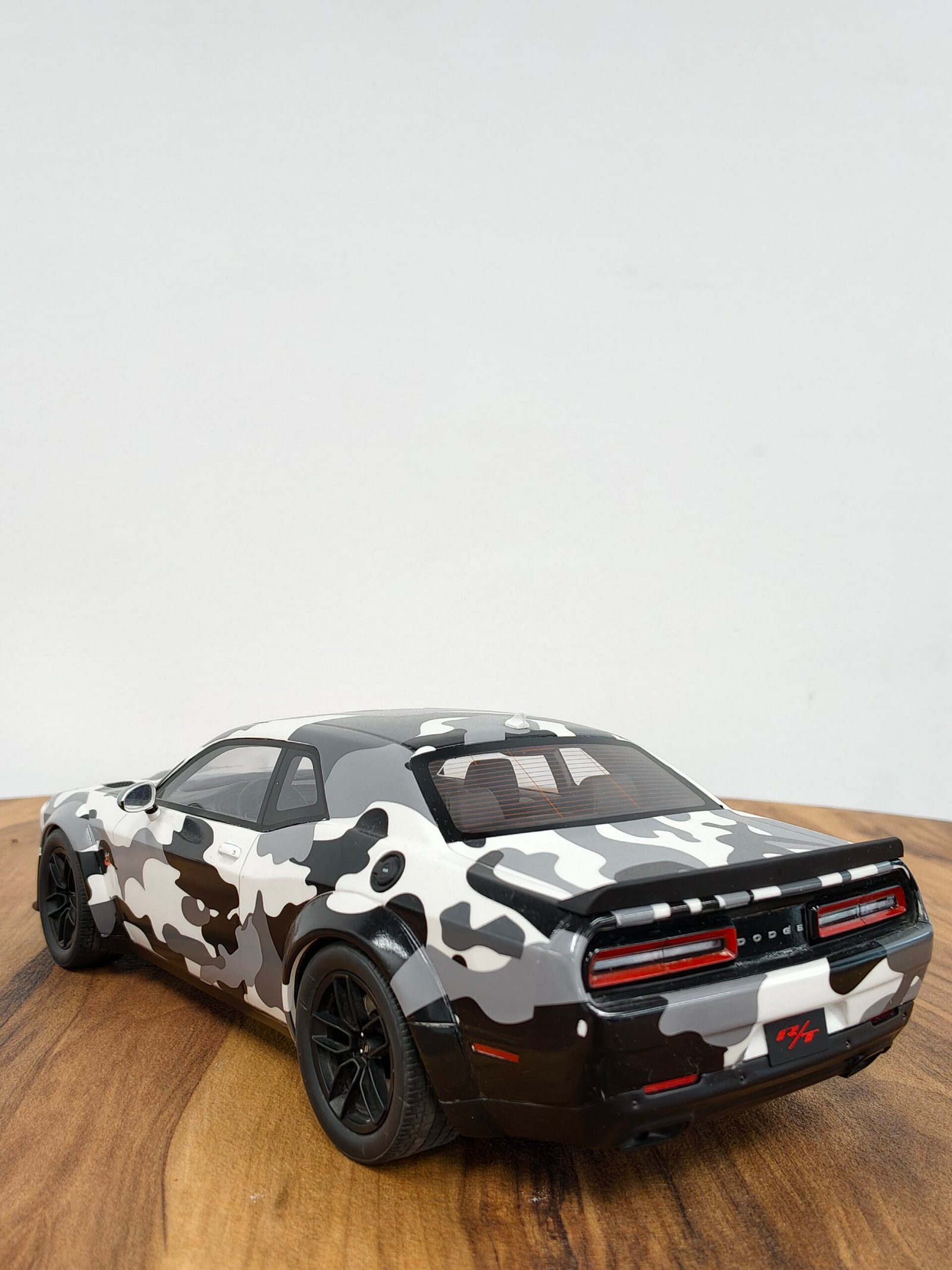 Dodge Challenger Camo 1:18 - Image 5