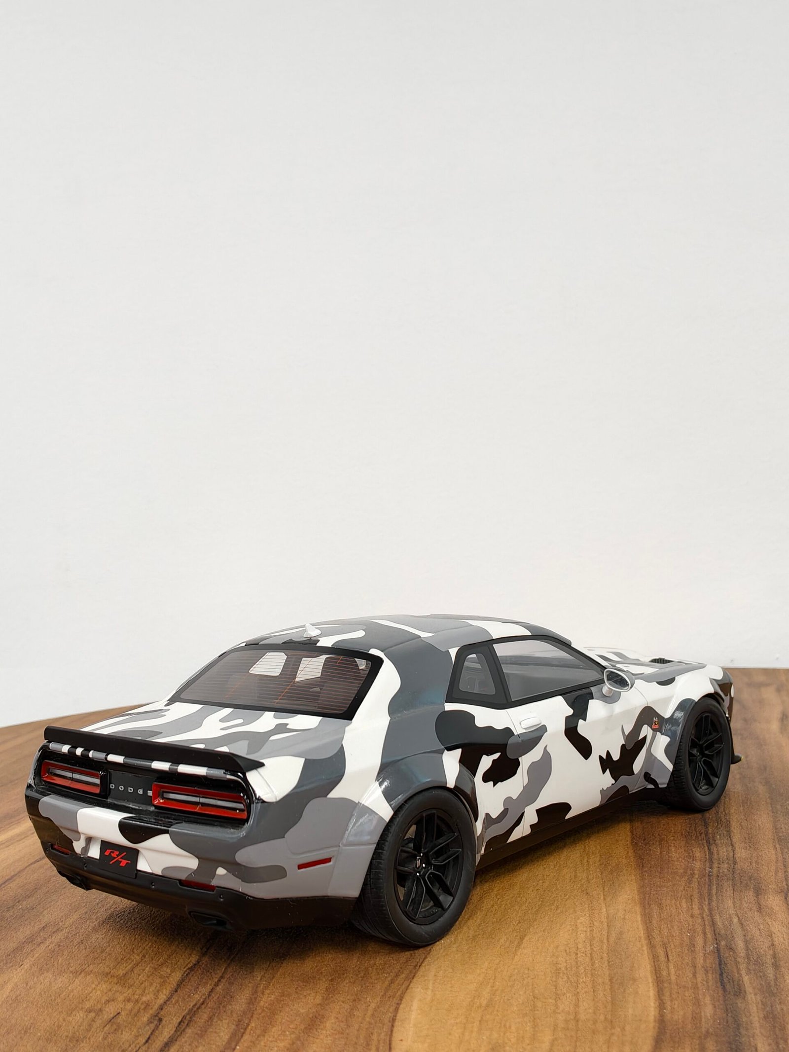 Dodge Challenger Camo 1:18 - Image 2