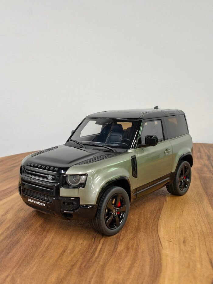 Land Rover Defender 90 Green 1:18