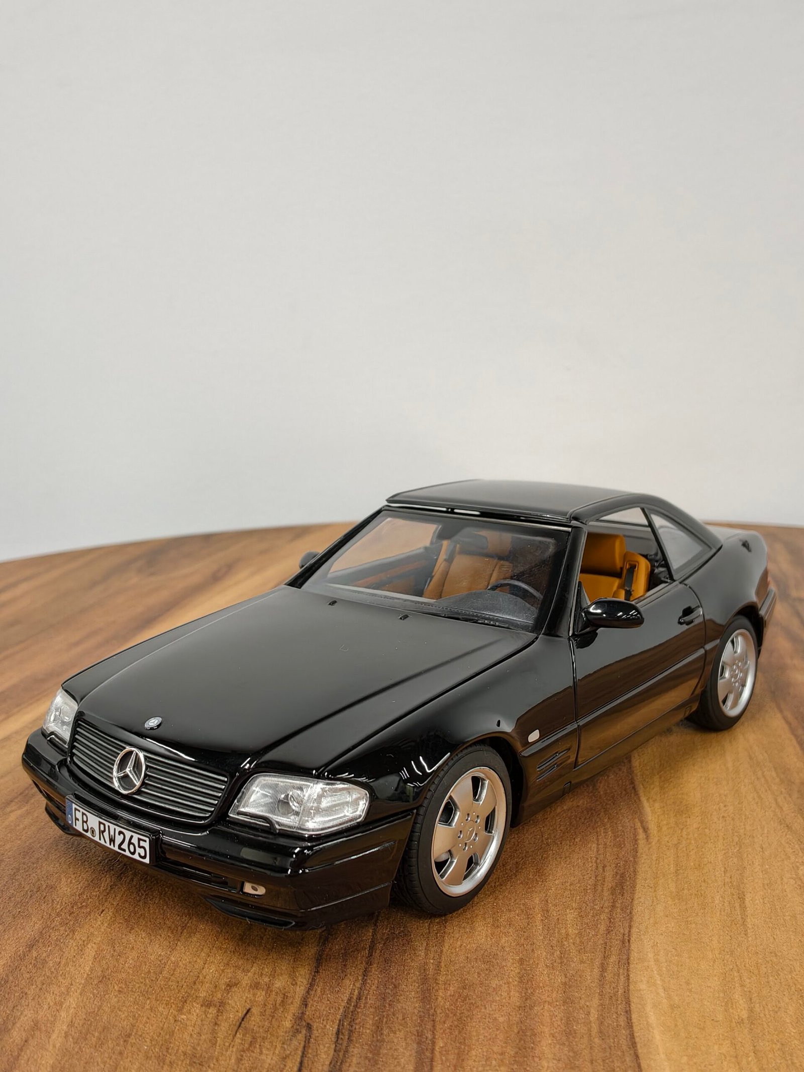 Mercedes-Benz SL 500 1999 Black 1:18