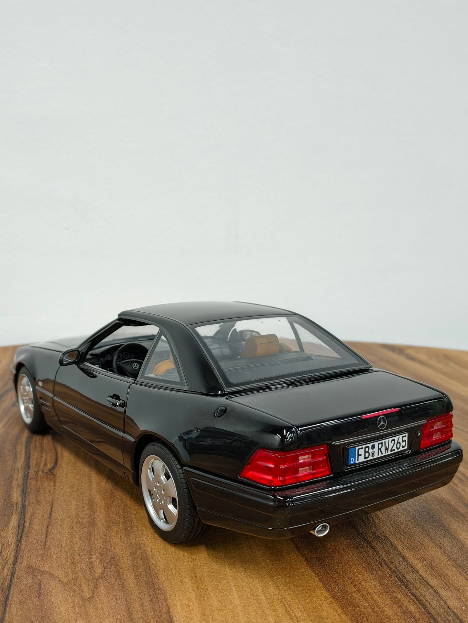 Mercedes-Benz SL 500 1999 Black 1:18 - Image 5