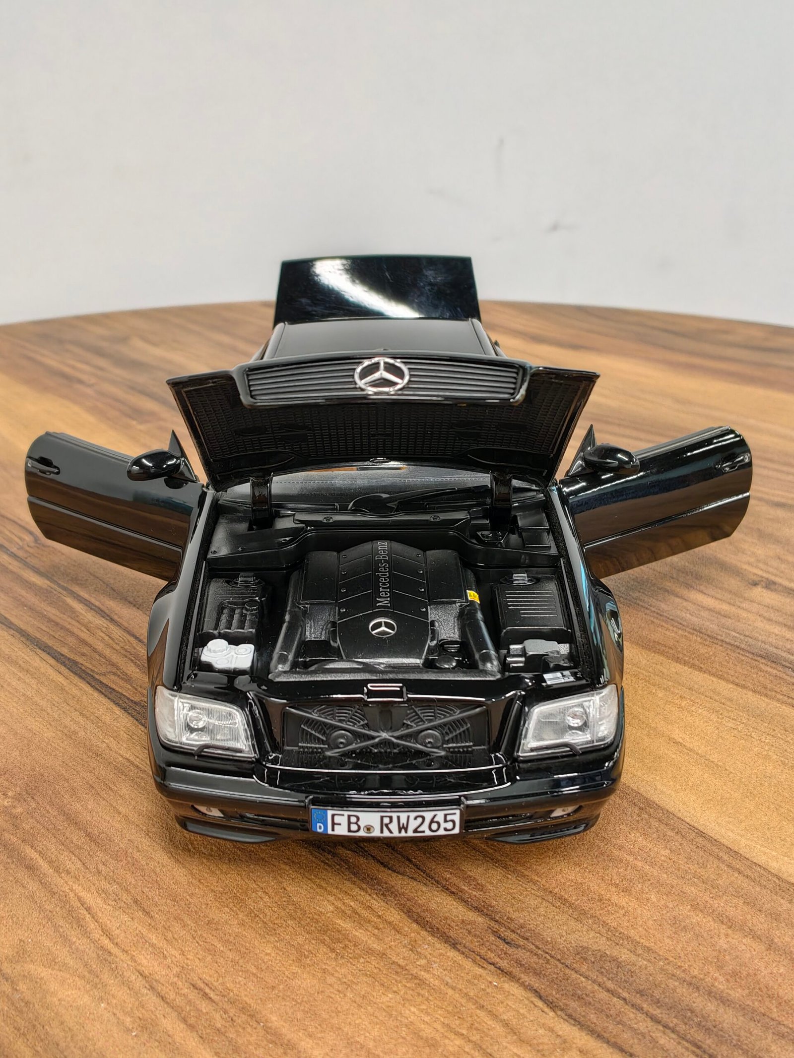 Mercedes-Benz SL 500 1999 Black 1:18 - Image 7