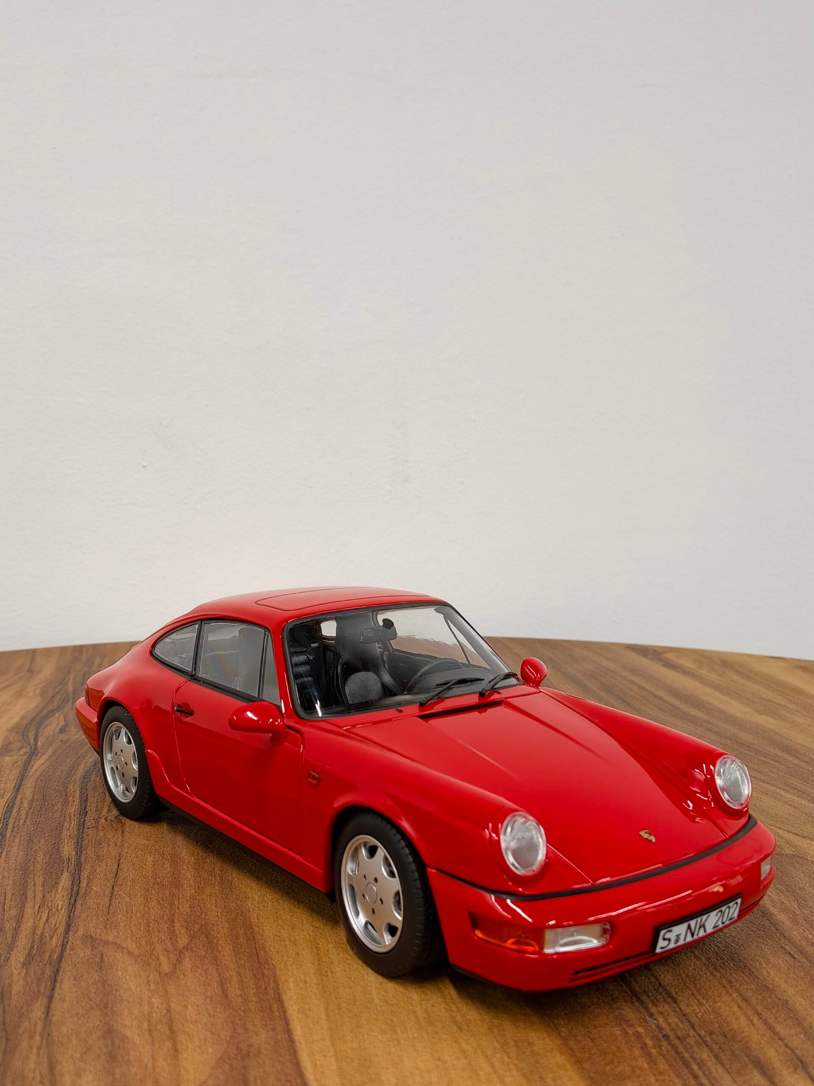 Porsche 911 Carrera 2 (1992) Gelb 1:18 R - Image 2